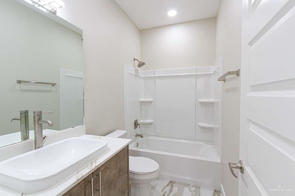 Photo 12 of 405 Emerald Avenue