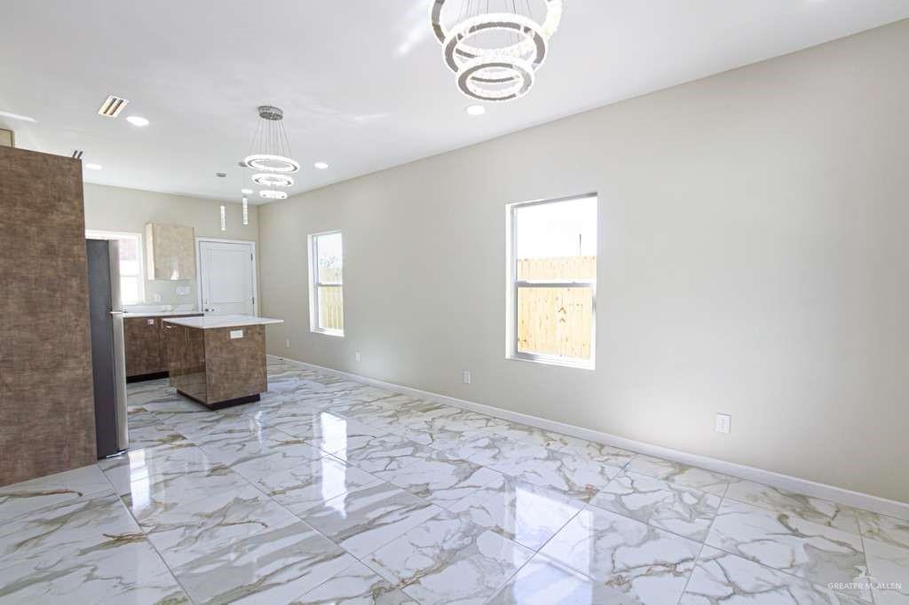 Photo 4 of 405 Emerald Avenue