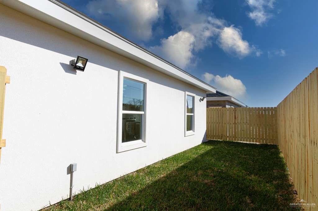 Photo 5 of 405 Emerald Avenue