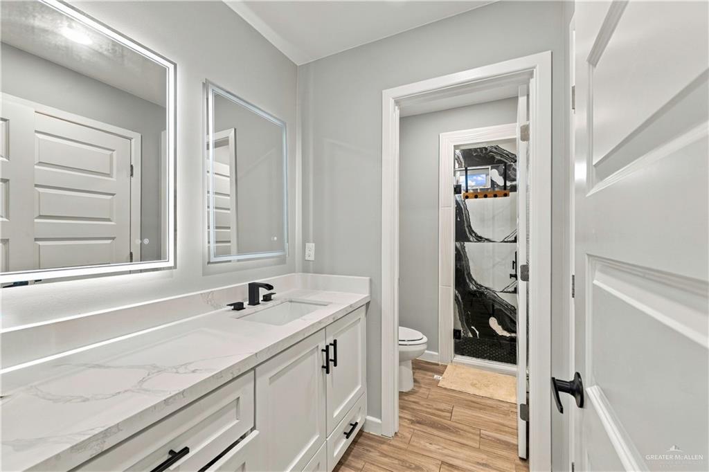 Photo 10 of 610 Resplandor Street
