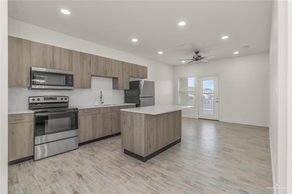 Photo 3 of 900 Redbud Avenue #16A4