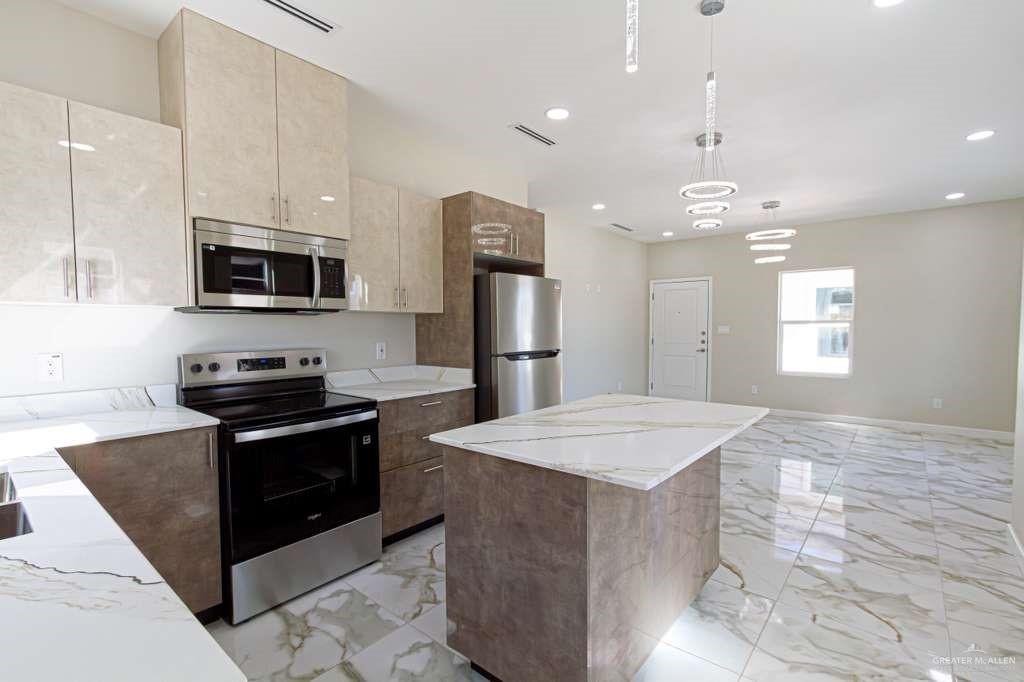 Photo 9 of 501 Emerald Avenue