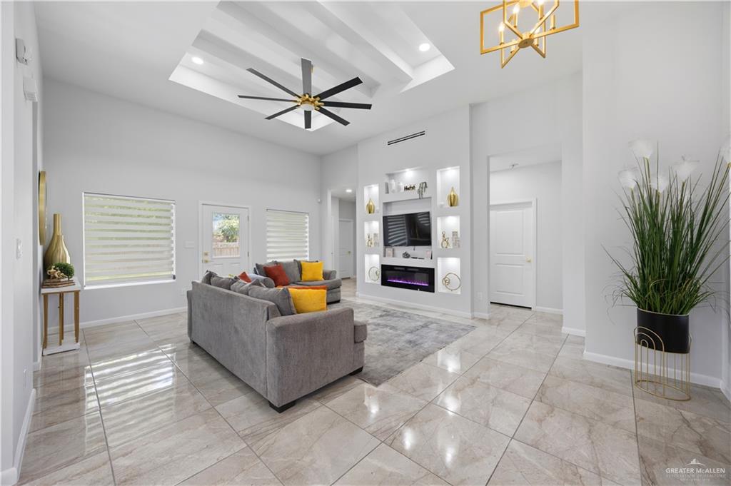 Photo 4 of 2901 Dahlia Drive