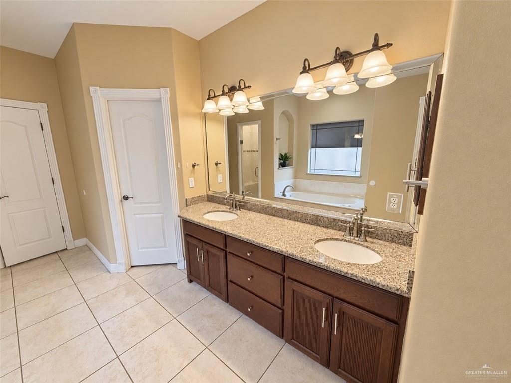 Photo 7 of 2602 San Roman Street