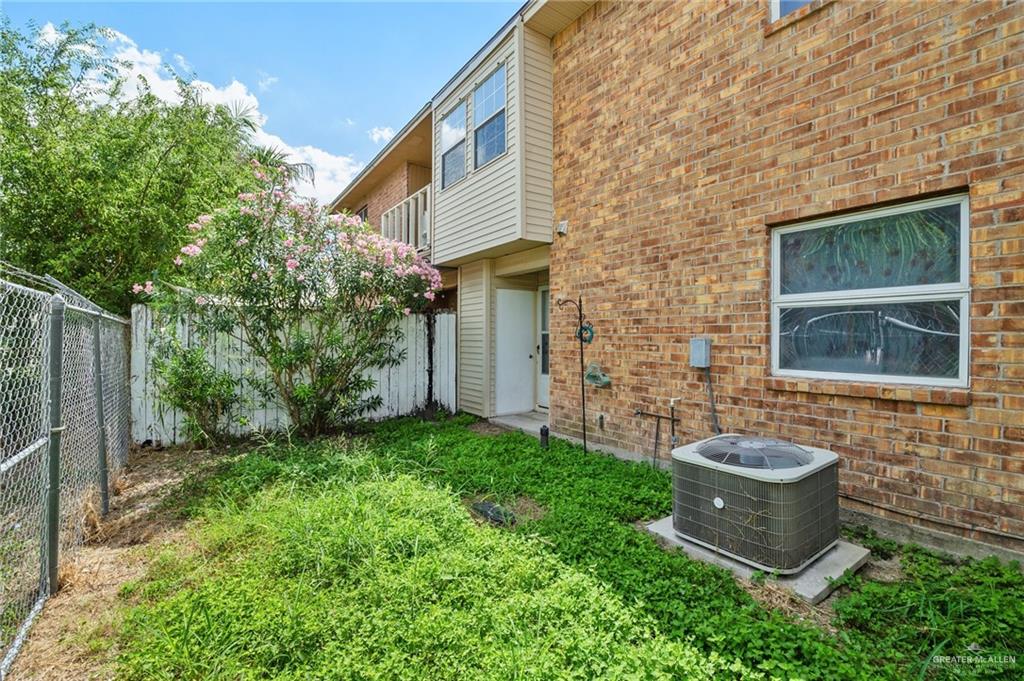 Photo 13 of 1511 Evergreen Avenue