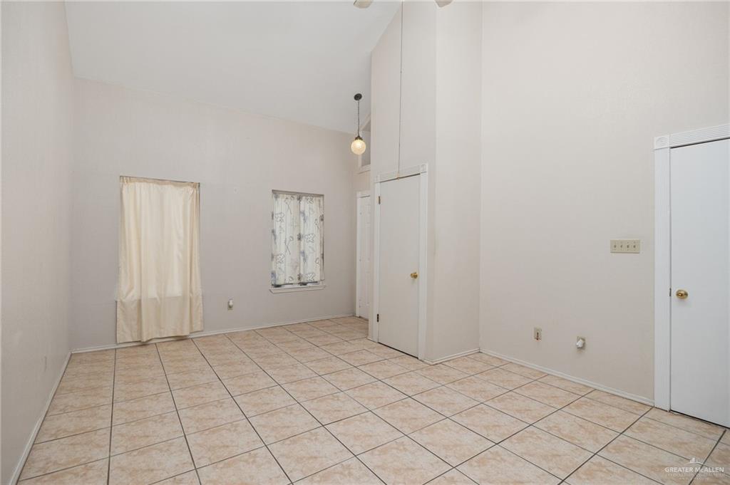 Photo 2 of 1511 Evergreen Avenue