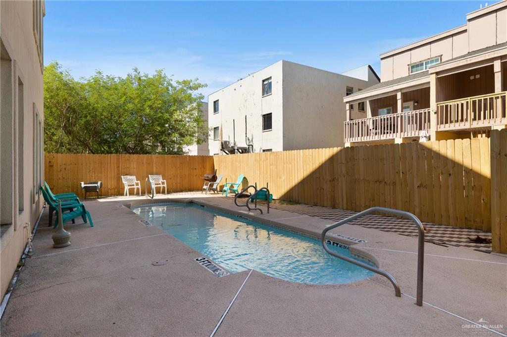 Photo 10 of 112 Oleander Street #2
