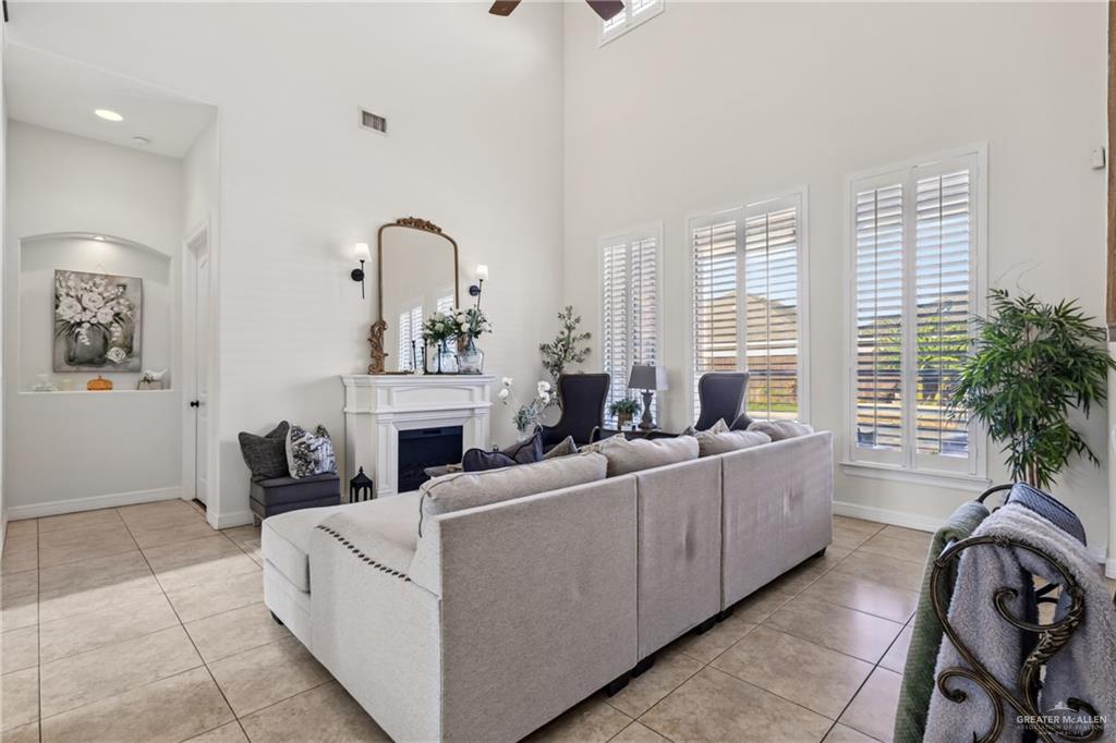 Photo 10 of 629 Sabal Avenue