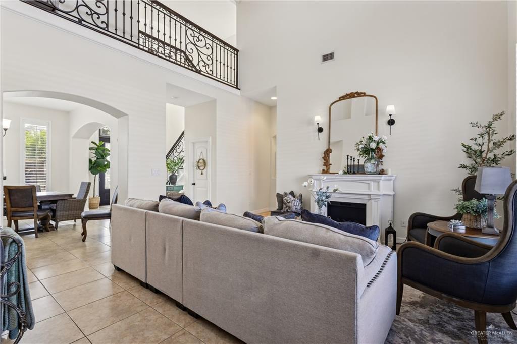 Photo 11 of 629 Sabal Avenue