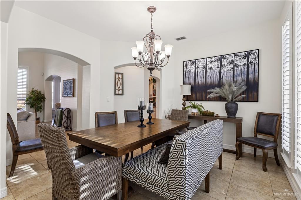 Photo 3 of 629 Sabal Avenue