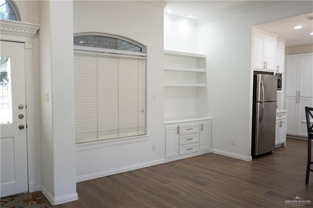 Photo 10 of 421 Redbud Avenue