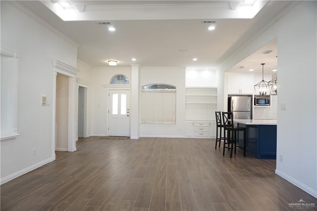 Photo 11 of 421 Redbud Avenue