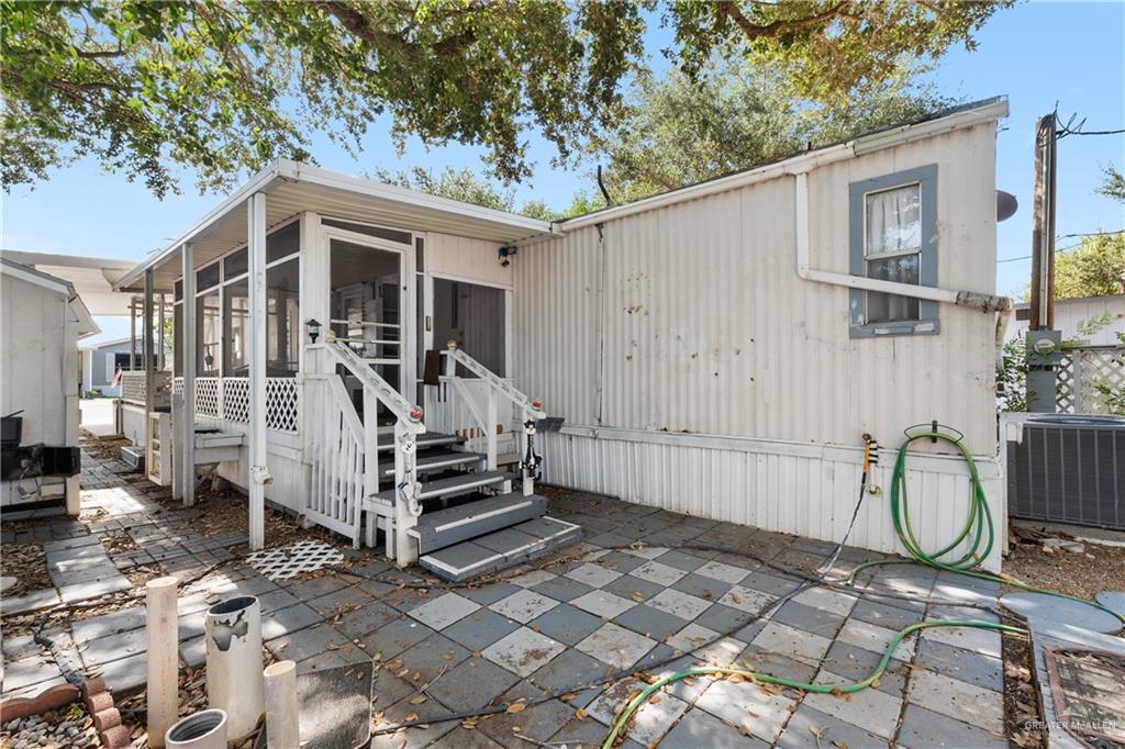 Photo 2 of 609 Palmera Drive