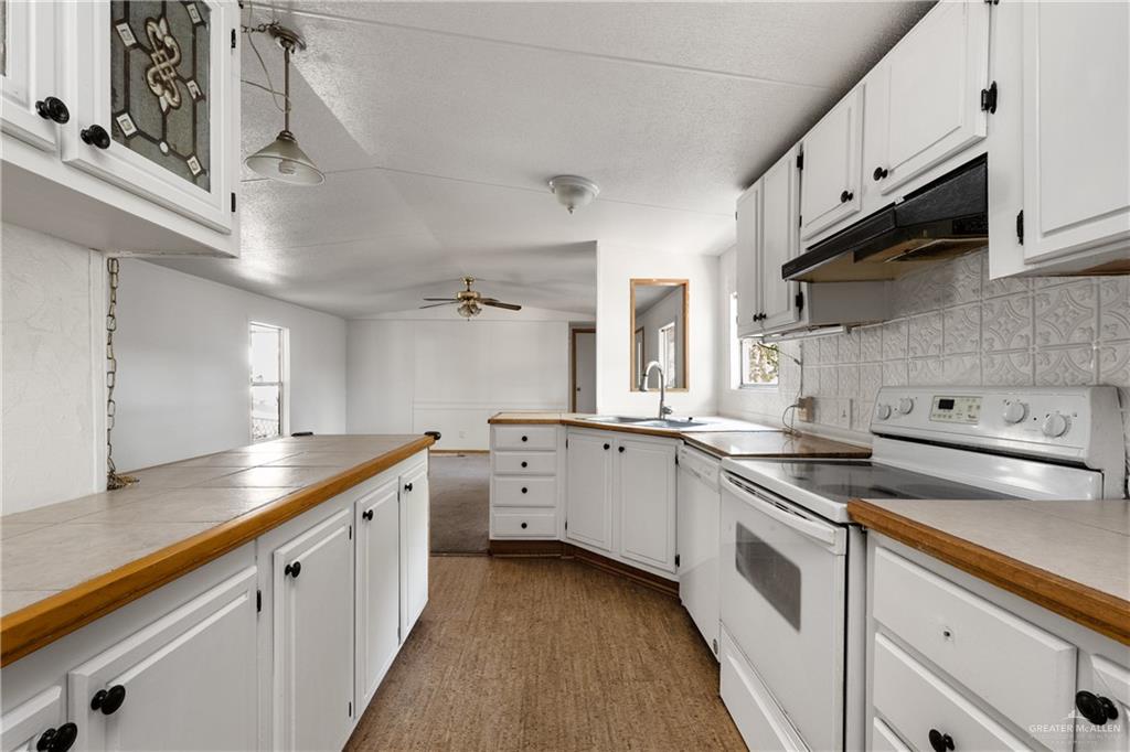 Photo 6 of 609 Palmera Drive