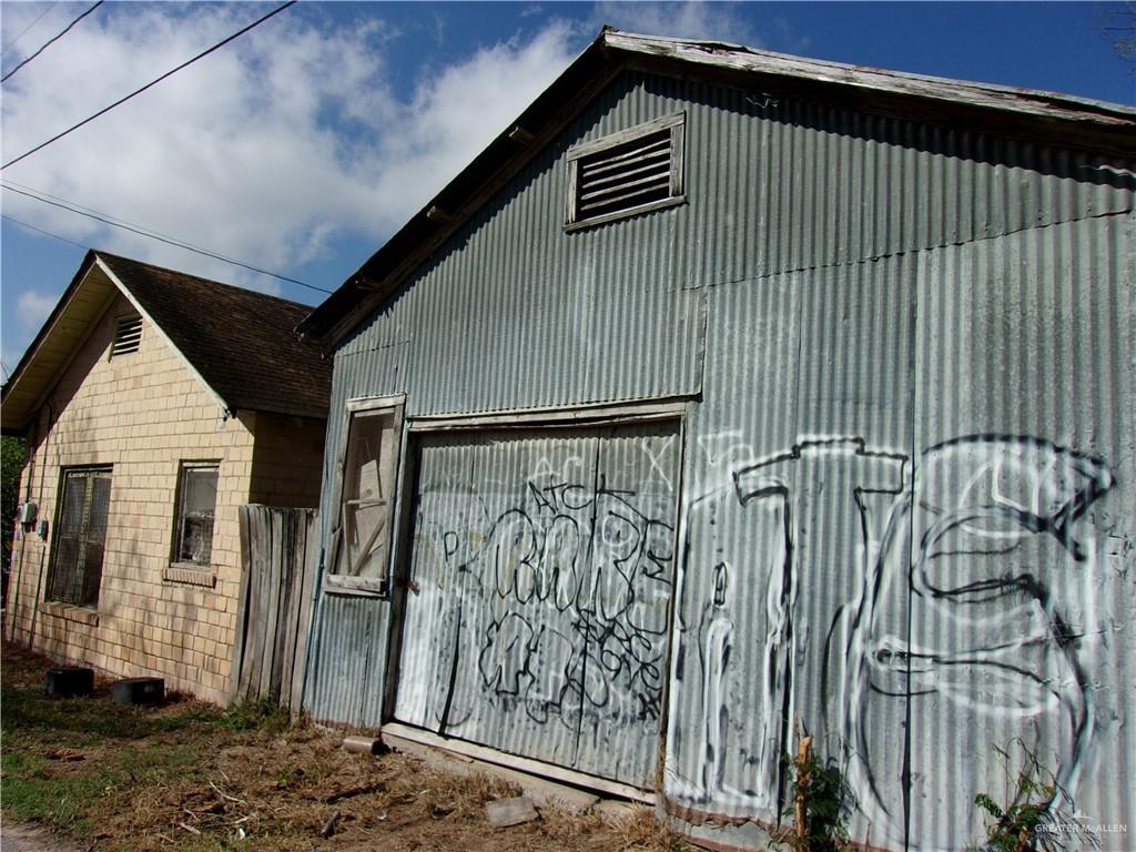 Photo 4 of 700 Doherty Avenue