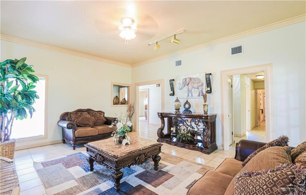 Photo 9 of 824 Louisiana Circle