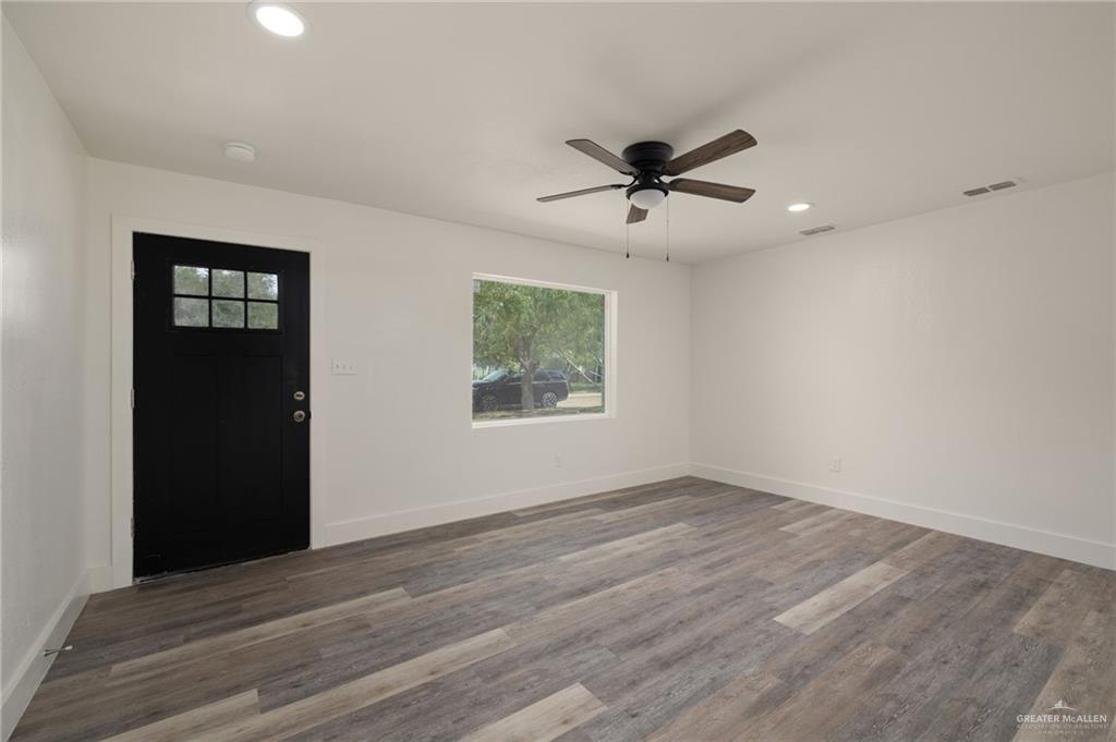 Photo 4 of 945 Tampico Avenue