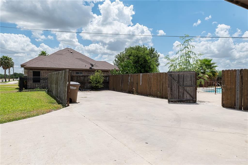 Photo 3 of 1702 Johnson Lane