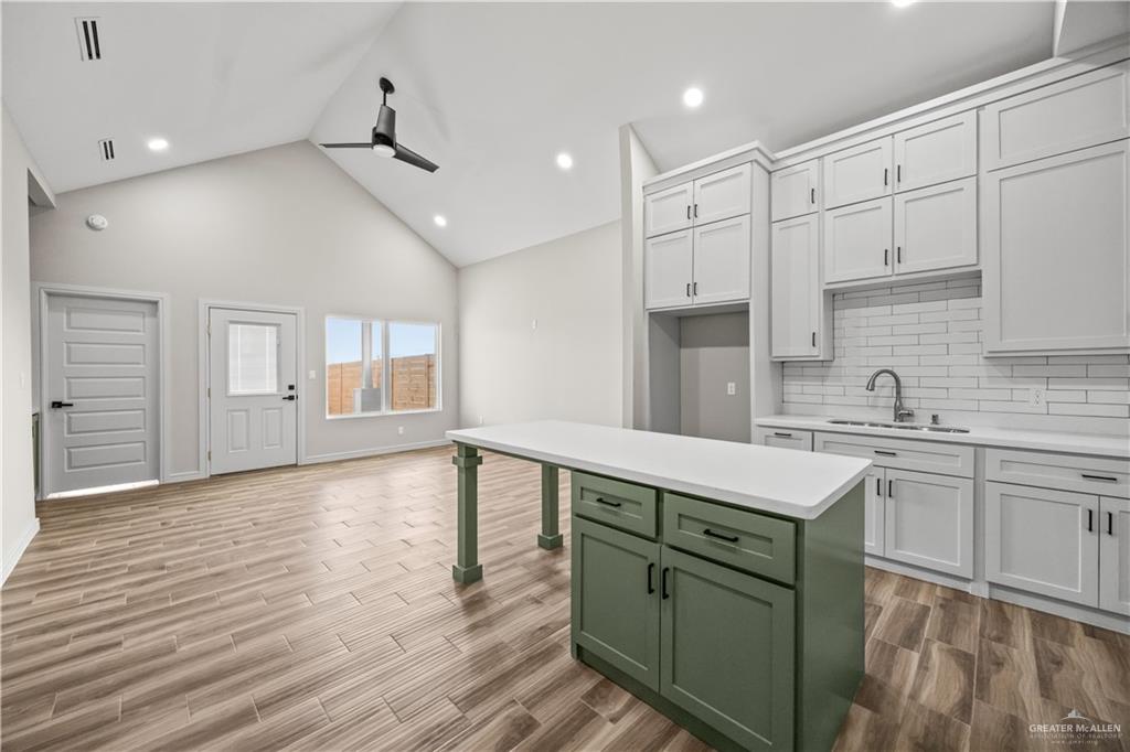 Photo 5 of 2318 Thornton Avenue