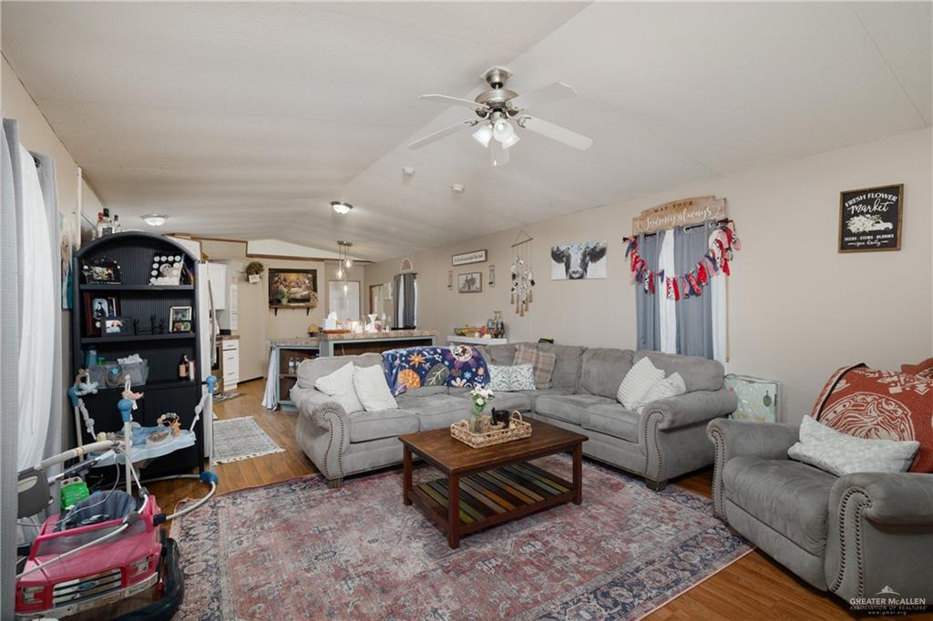 Photo 3 of 1532 Oak Lane