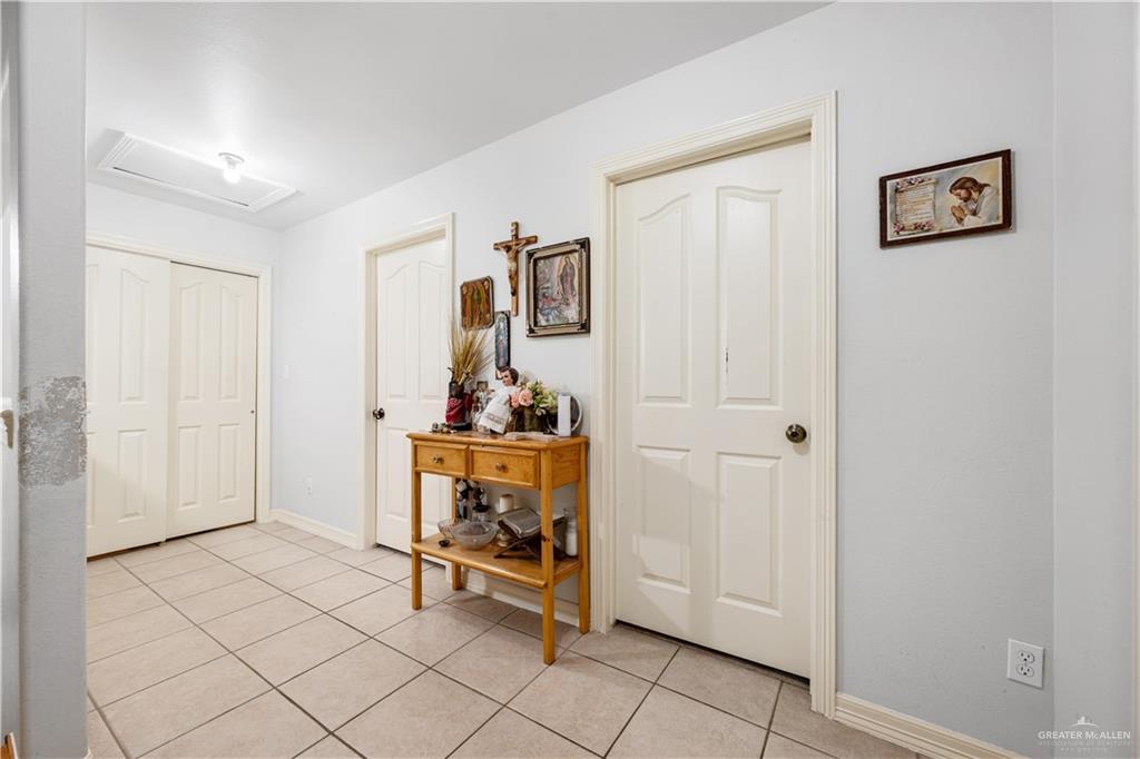 Photo 10 of 816 Woodford Street