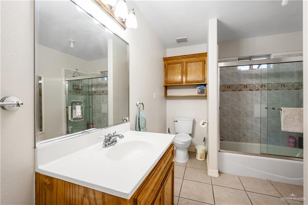 Photo 12 of 816 Woodford Street