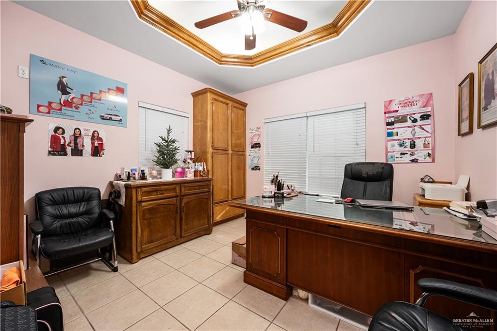 Photo 6 of 816 Woodford Street