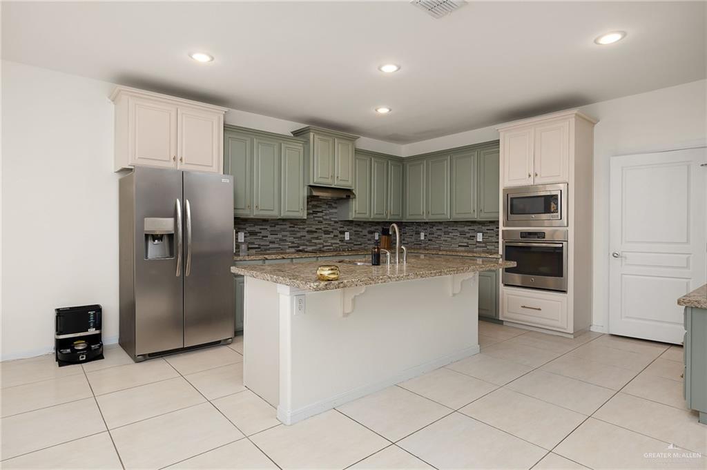 Photo 4 of 3914 Revilla Street