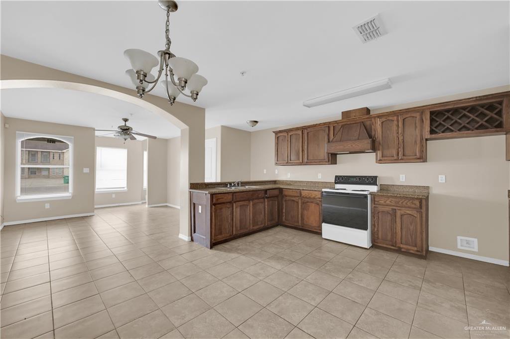 Photo 5 of 1607 Omni Avenue