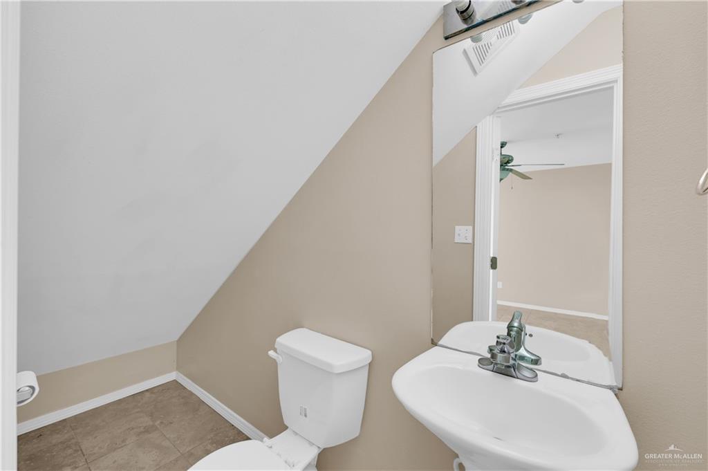 Photo 8 of 1607 Omni Avenue