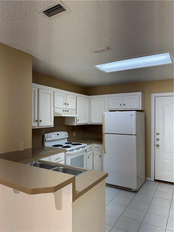 Photo 4 of 1407 Carmen Avenue