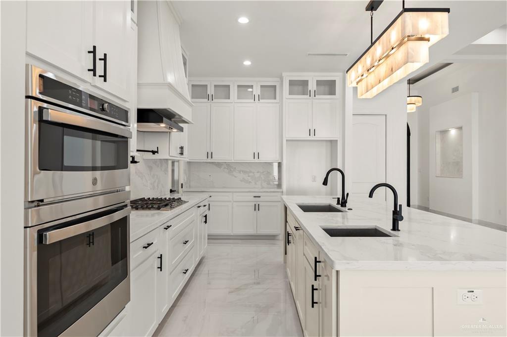 Photo 21 of 1620 Queen Street