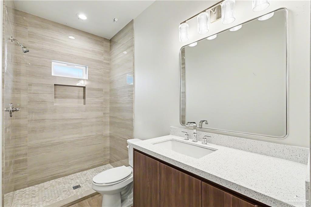 Photo 8 of 5800 Ozark Avenue #4