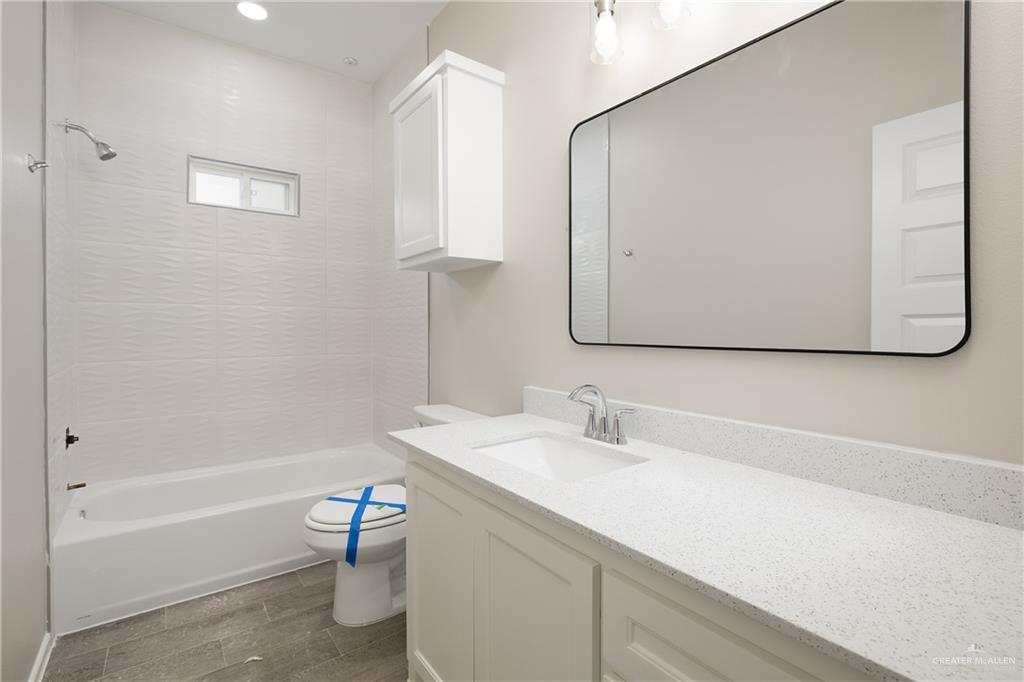 Photo 18 of 2708 Harrison Avenue #4