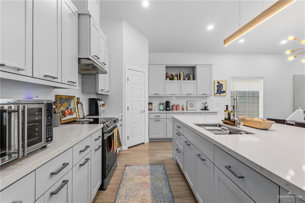Photo 3 of 3405 Camellia Avenue