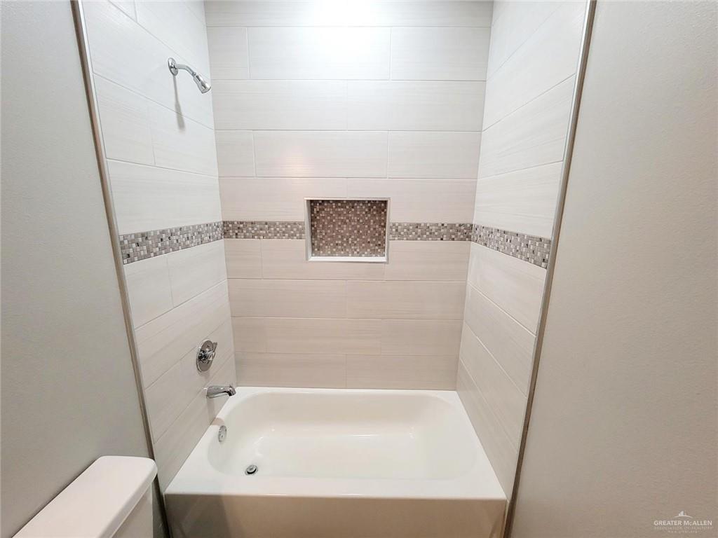 Photo 13 of 1817 Davenport Street #4