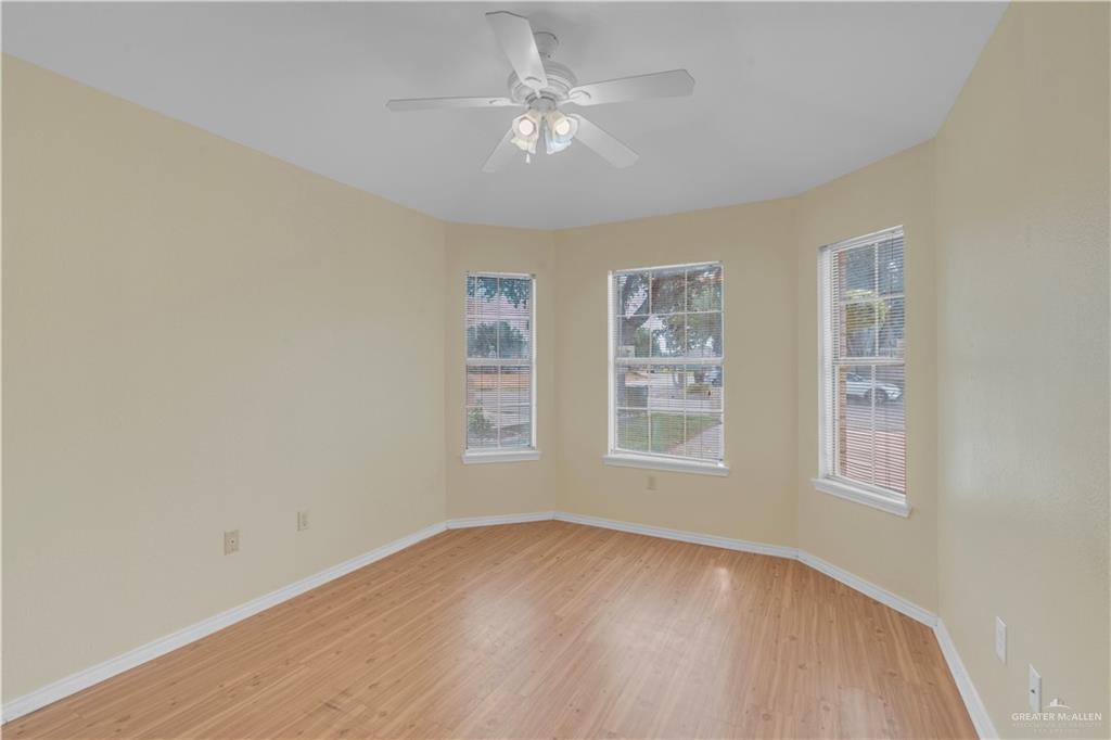 Photo 5 of 1906 Lake View Drive