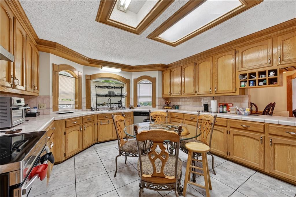 Photo 11 of 405 Shasta Avenue
