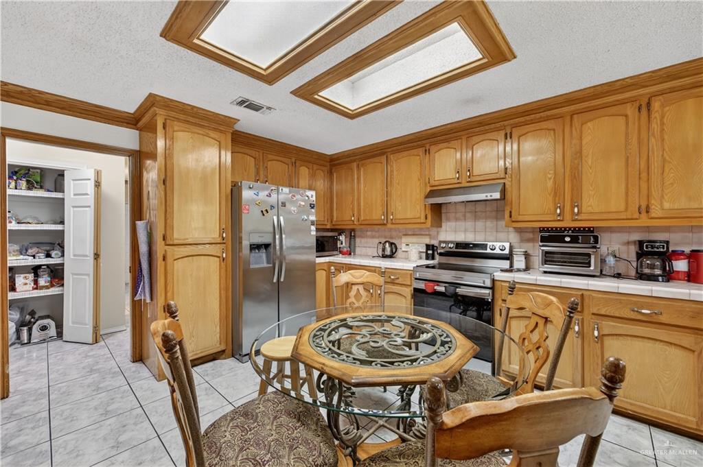 Photo 12 of 405 Shasta Avenue