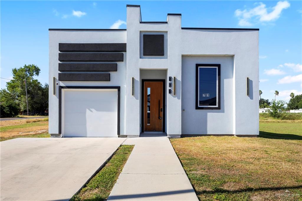 Photo 1 of 701 Santa Cecilia Street, Donna