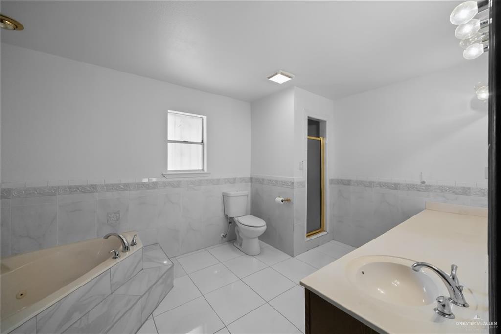 Photo 15 of 1023 La Vista Drive