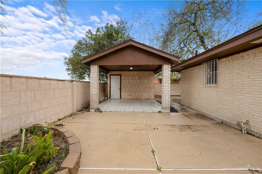 Photo 9 of 1023 La Vista Drive