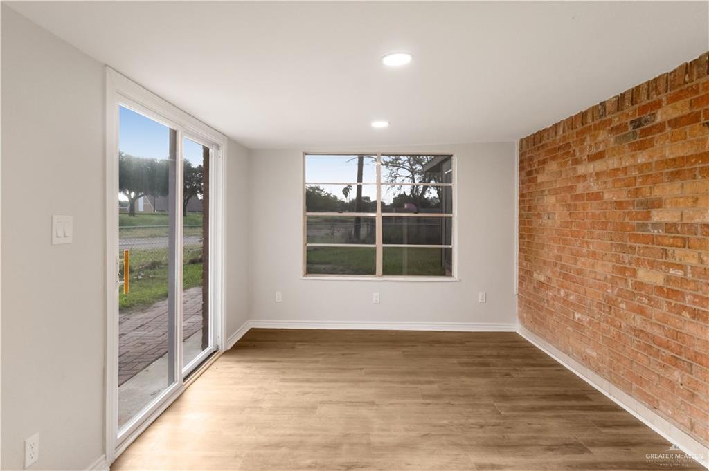 Photo 15 of 129 Tamarack Avenue