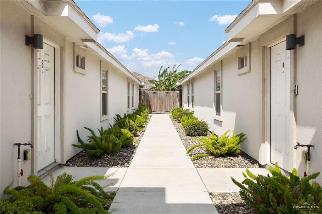 Photo 3 of 1404 Alta Vista Avenue #3