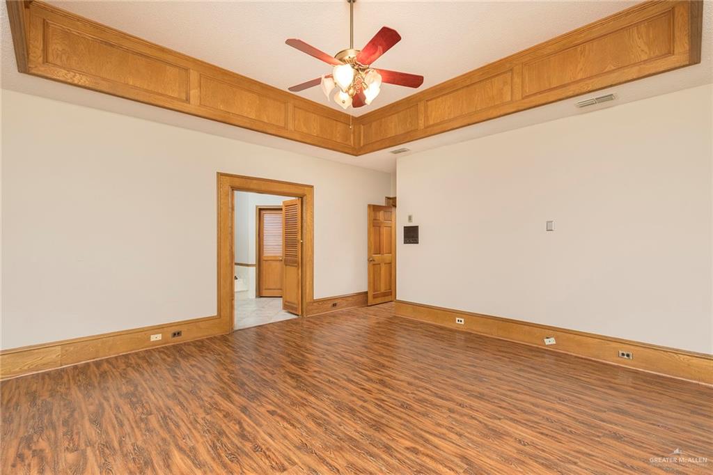 Photo 20 of 305 Cardinal Avenue