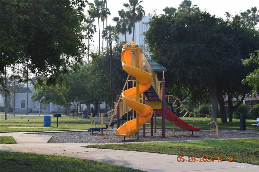 Photo 2 of 819 9th Street