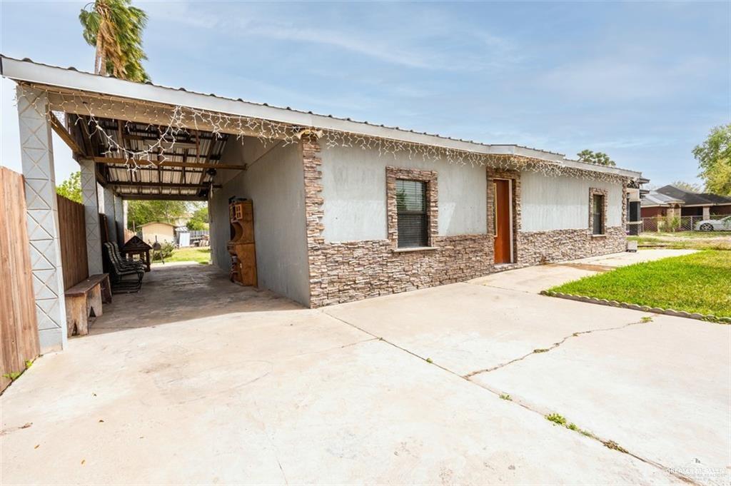 Photo 1 of 110 Cabana Drive, Donna