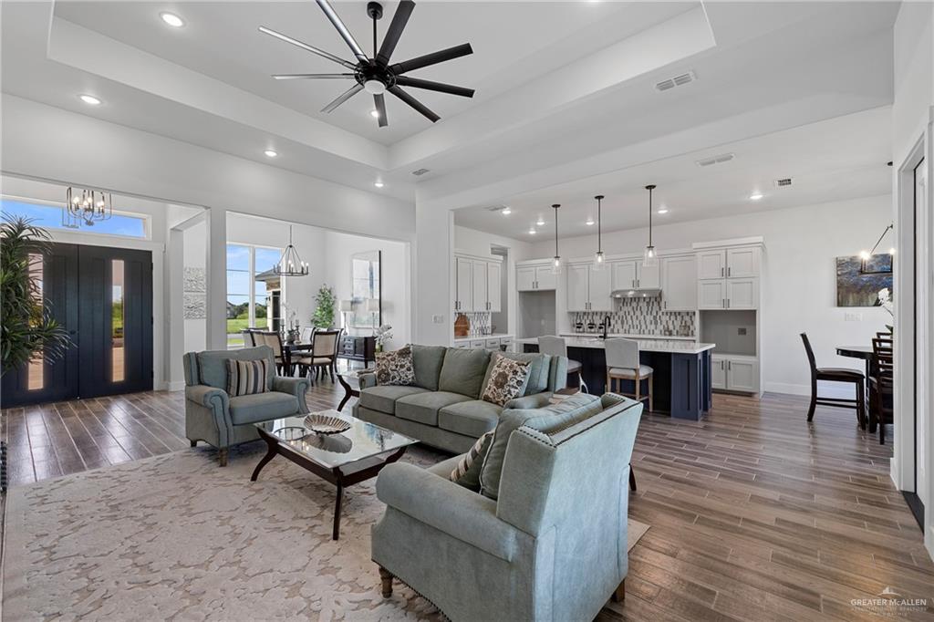 Photo 6 of 3518 Treasure Hills Boulevard