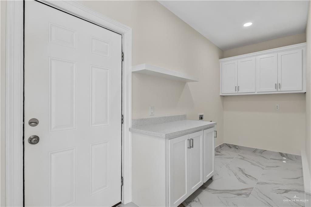 Photo 6 of 3418 Pinehurst Street