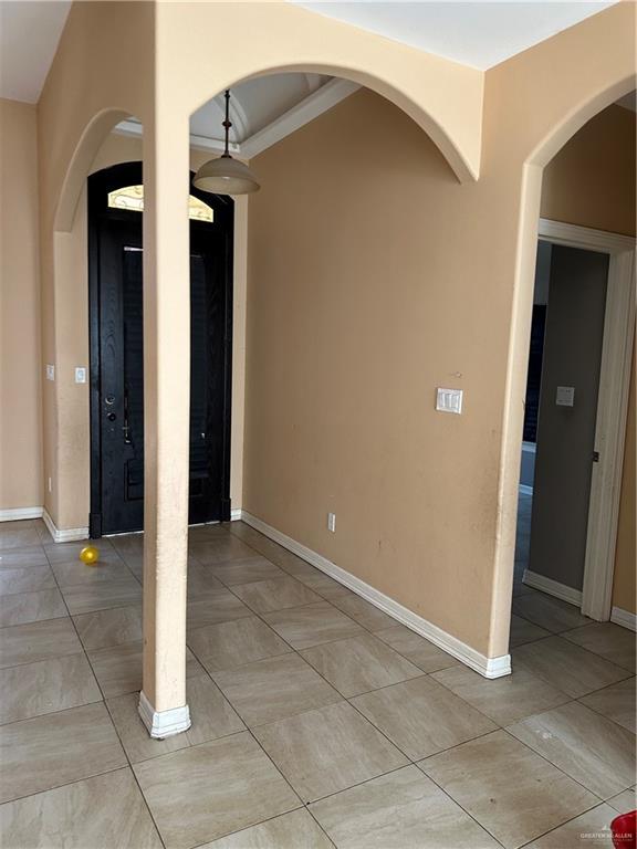 Photo 11 of 703 Linares Street